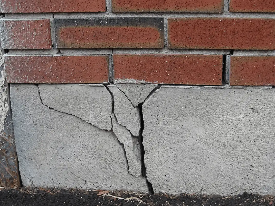Concrete foundation with serious structural damage in Naperville, IL